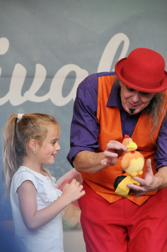 Magie Pairi Daiza enfant et poule